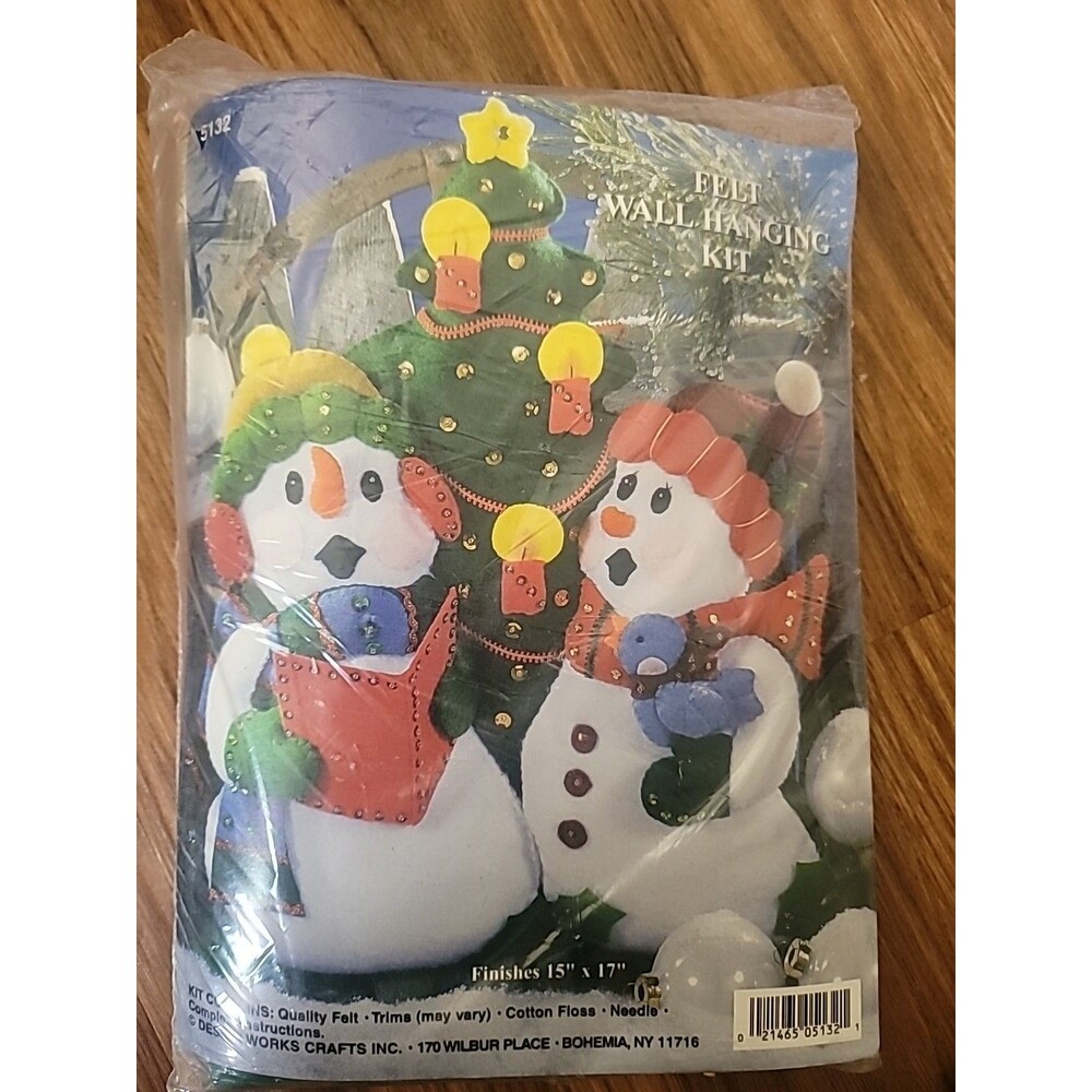 #5132 Design Works Craft Kit "Caroling Snowmen" Felt & Sequin Wall Hanging Kit